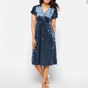 Elegant Midnight Blue Velvet Midi Dress